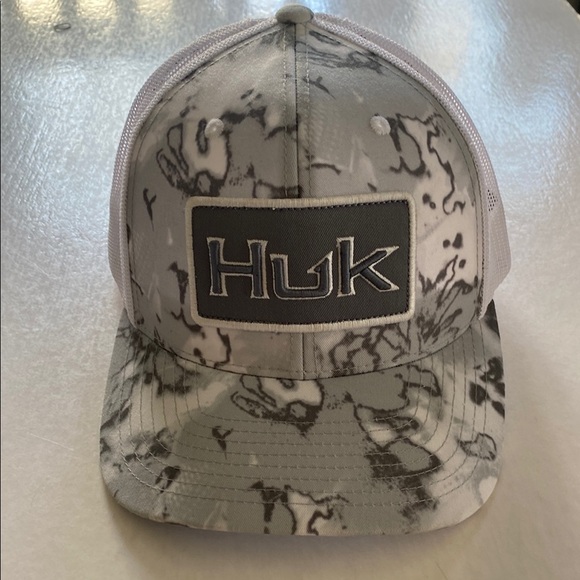 The CLASSICS Yupoong X HUK Men’s Camo Snapback Trucker Hat. - Picture 1 of 5